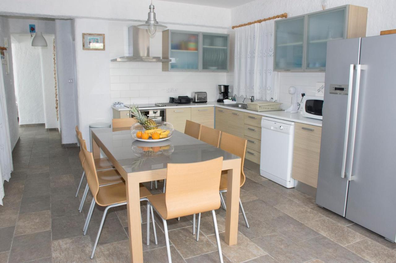 Votsalo Villa Pomos Ngoại thất bức ảnh